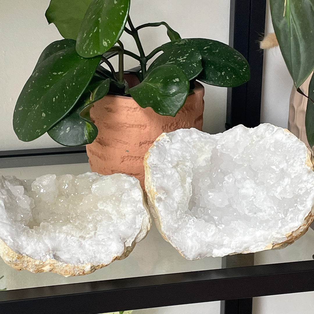 bergkristal witte geode met gele calciet ruwe steen brok edelsteen cluster mineralen
