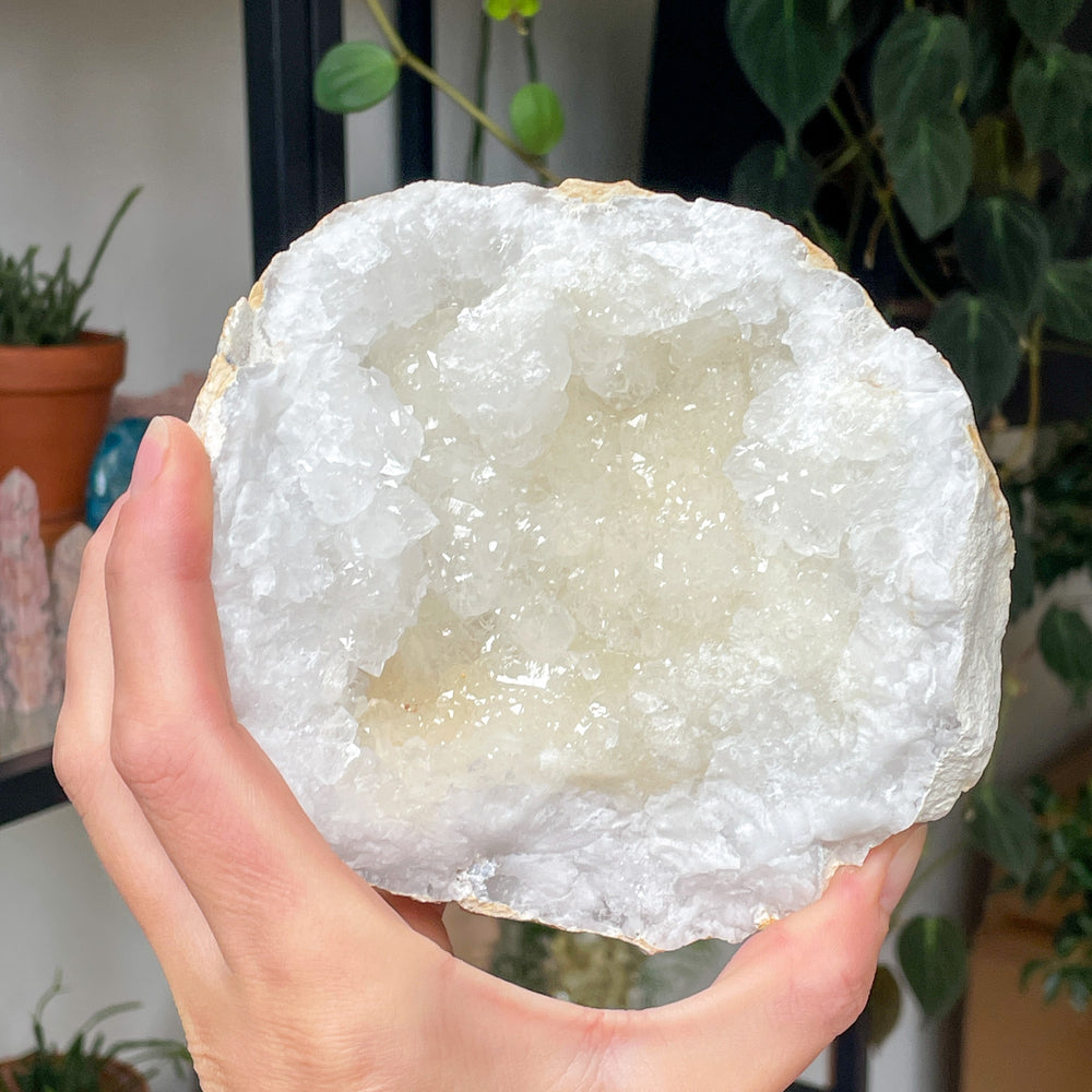 bergkristal witte geode met gele calciet ruwe steen brok edelsteen cluster mineralen