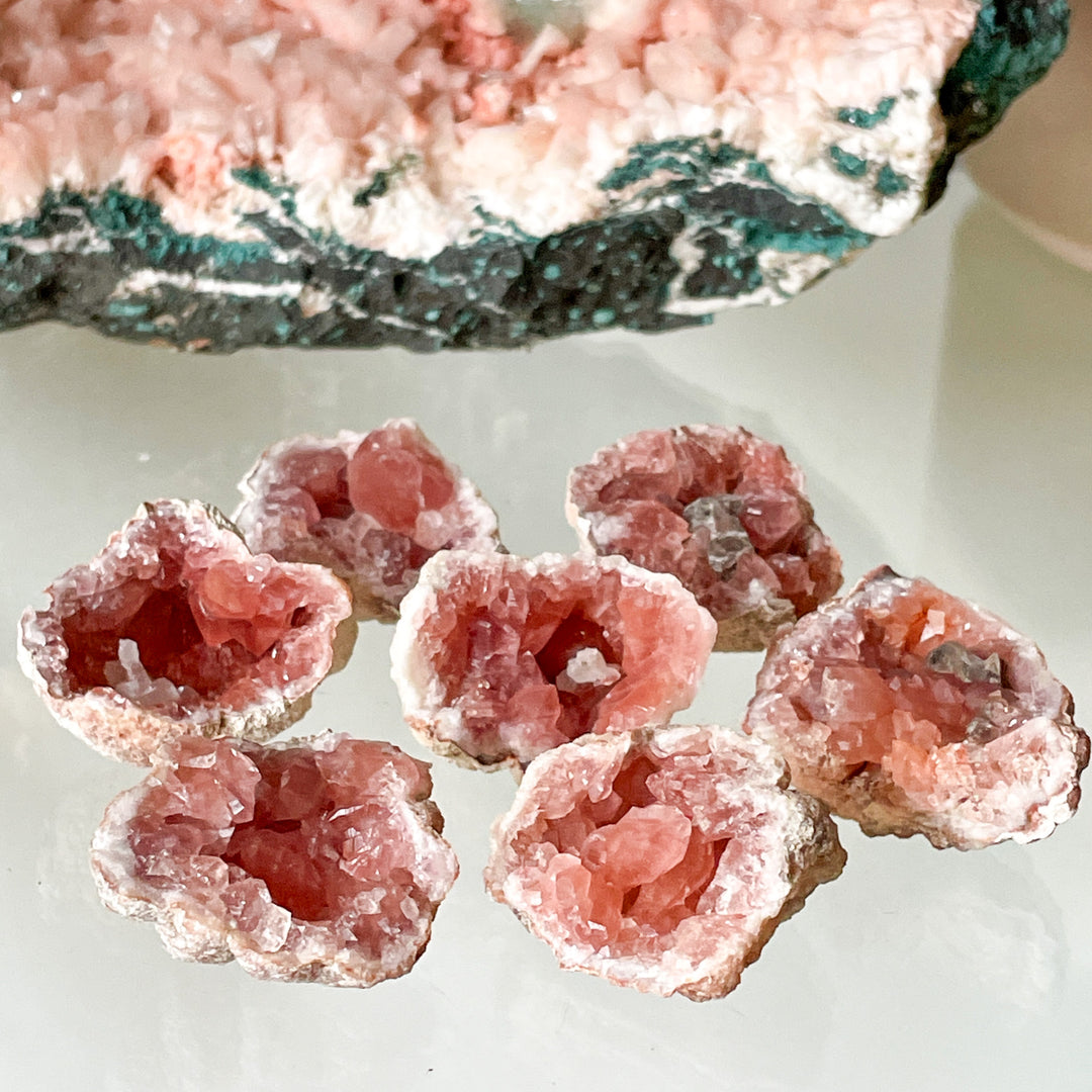 roze amethist patagonie ruwe steen brok edelsteen cluster mineralen