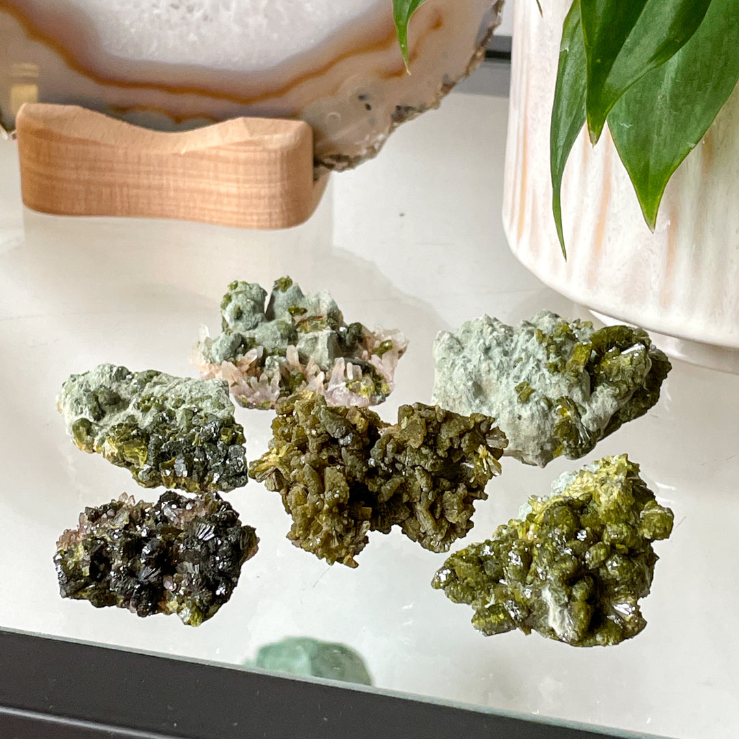 epidoot groene edelsteen mineralen ruwe steen cluster