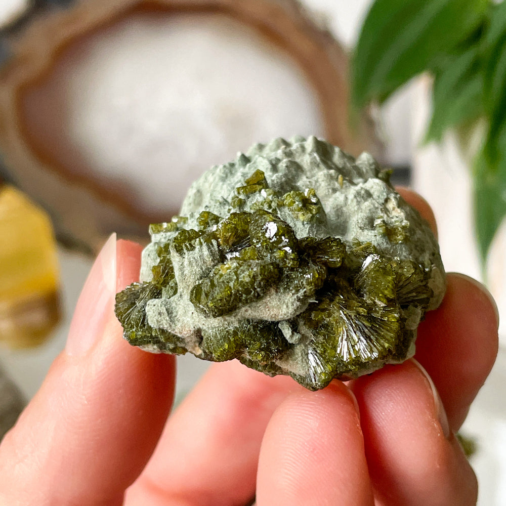 epidoot groene edelsteen mineralen ruwe steen cluster