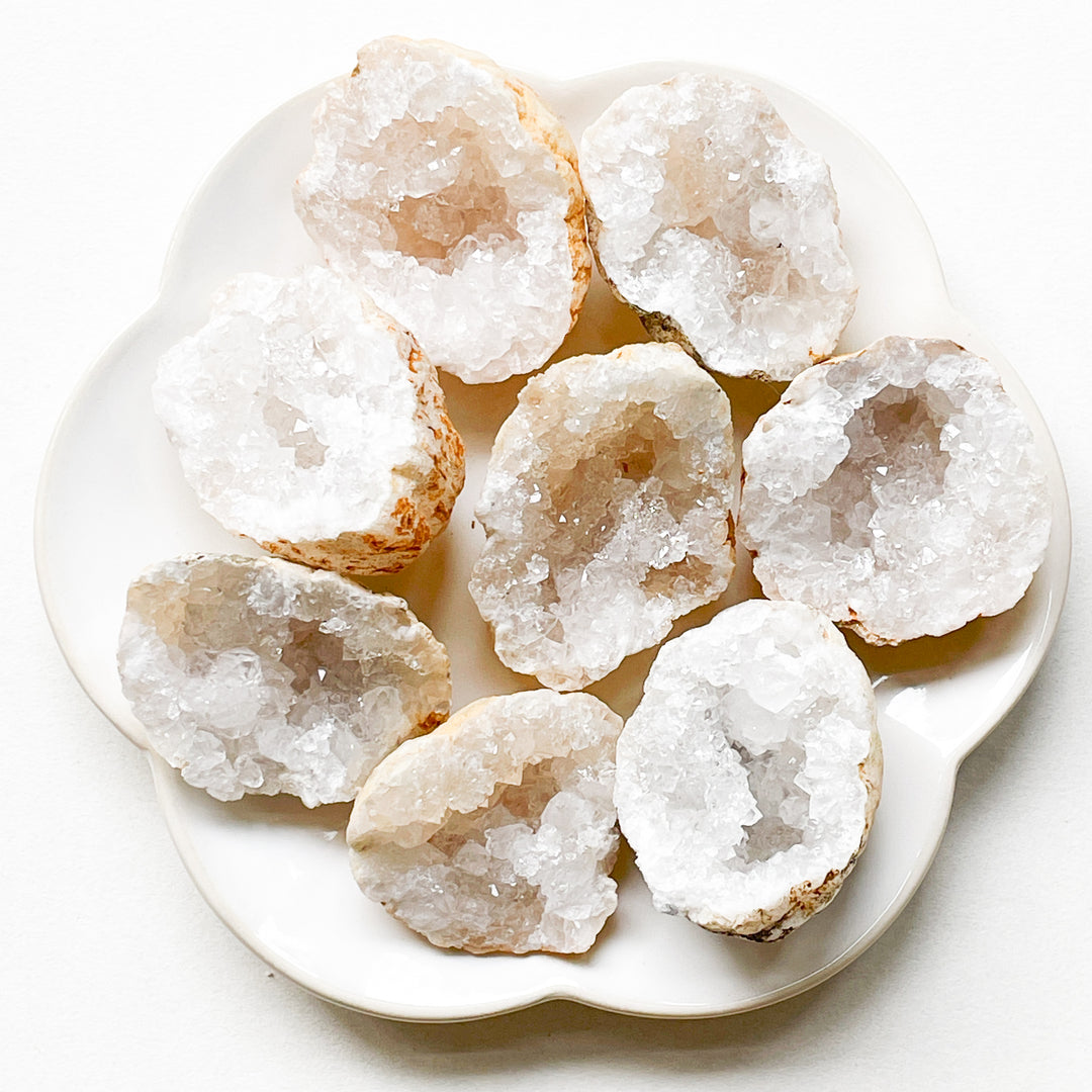 bergkristal witte geode ruwe brok steen edelsteen 