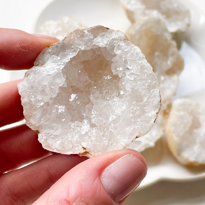 bergkristal witte geode ruwe brok steen edelsteen 