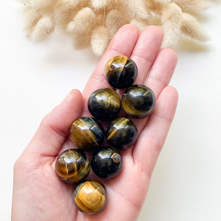 valkenoog bruine blauwe edelsteen trommelsteen knuffelsteen ronde bol