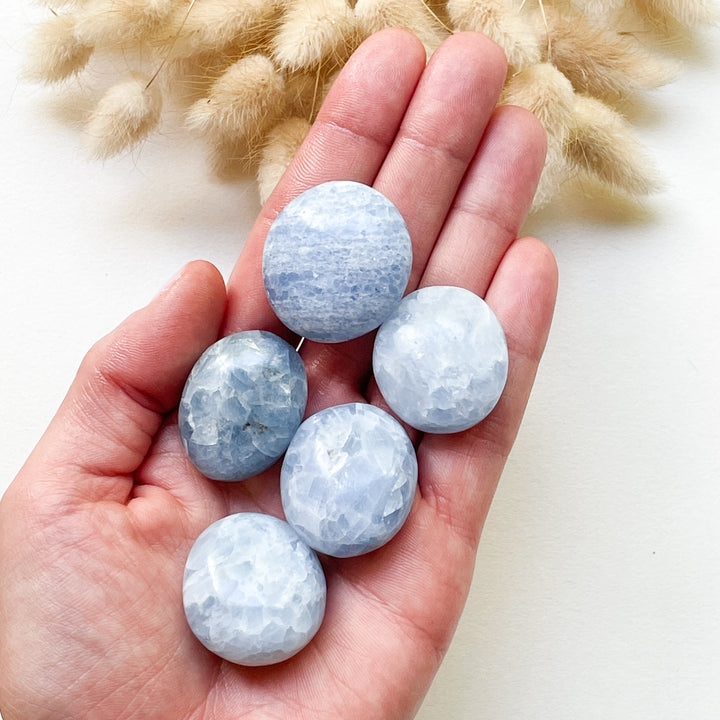 calciet blauwe zaksteen handsteen palmsteen edelsteen