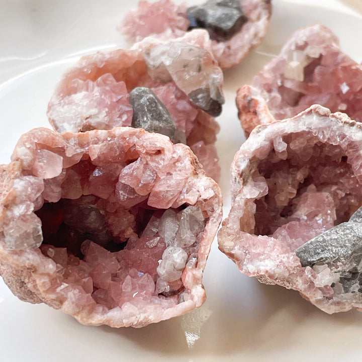Roze amethist patagonie ruwe steen brok edelstenen mineralen 