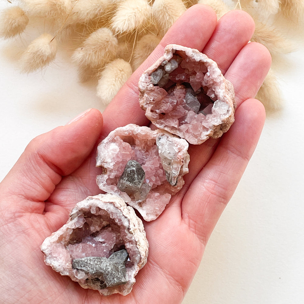 Roze amethist patagonie ruwe steen brok edelstenen mineralen 