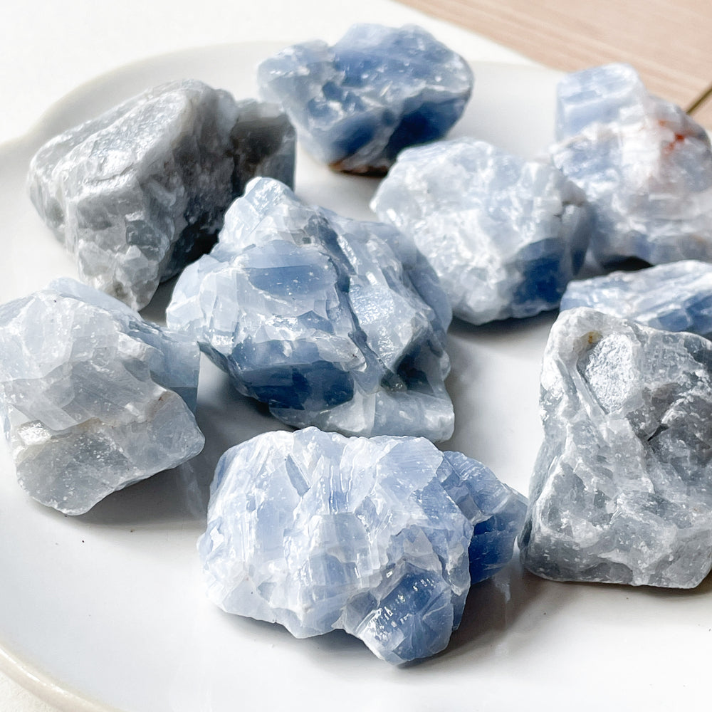 calciet blauwe geode ruwe brok steen edelsteen 