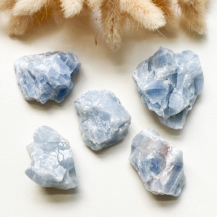 calciet blauwe geode ruwe brok steen edelsteen 