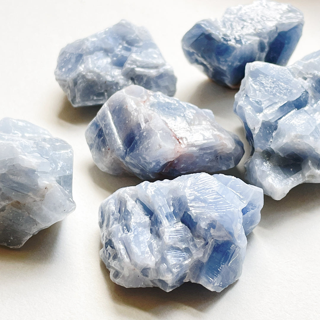 calciet blauwe geode ruwe brok steen edelsteen 
