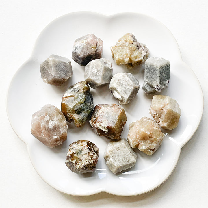 grossular granaat ruwe steen brok edelsteen kristal