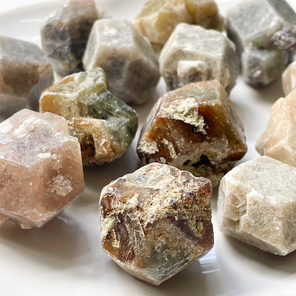 grossular granaat ruwe steen brok edelsteen kristal