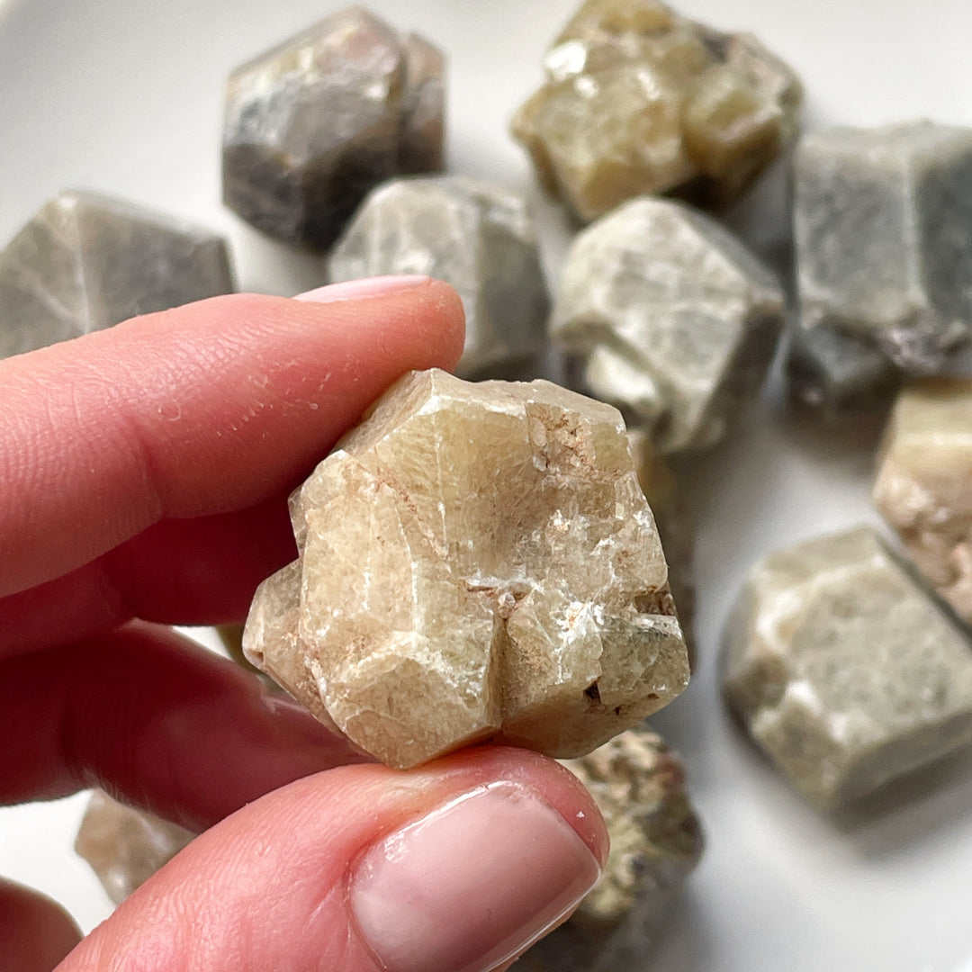 grossular granaat ruwe steen brok edelsteen kristal