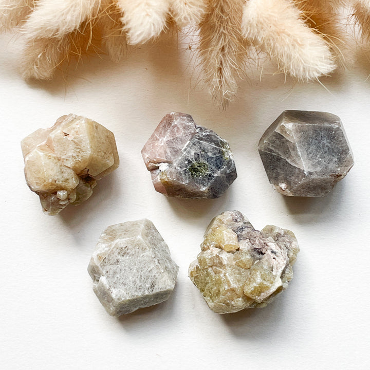 grossular granaat ruwe steen brok edelsteen kristal