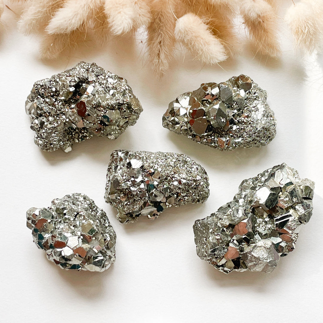 pyriet fools gold gouden ruwe steen brok edelsteen cluster