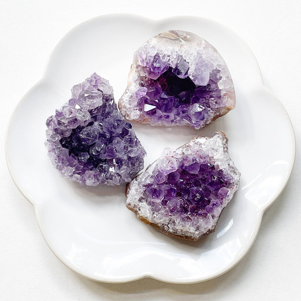 amethist paarse geode ruwe brok kristal steen edelsteen 