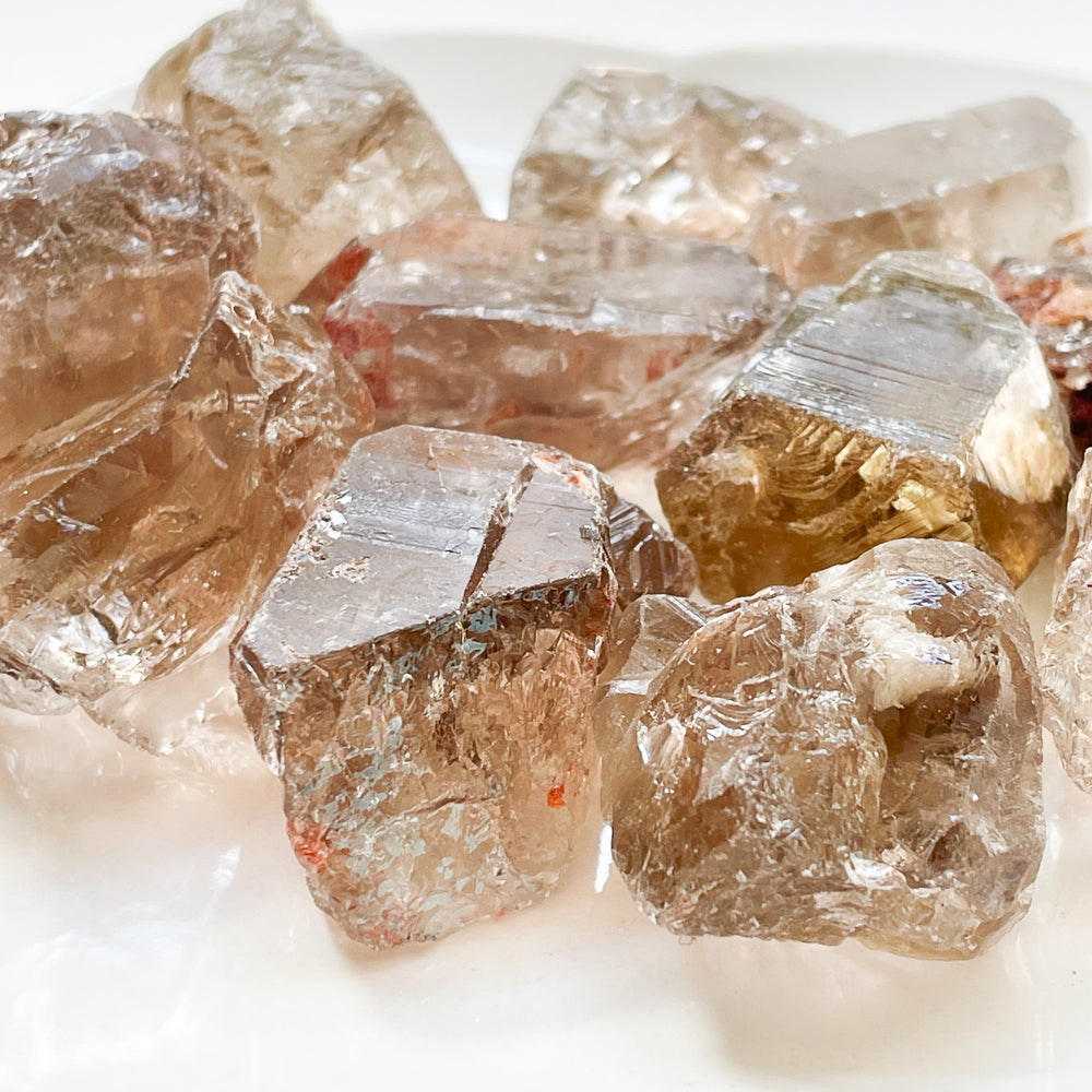 Rookkwarts bruine ruwe brok steen edelsteen mineraal