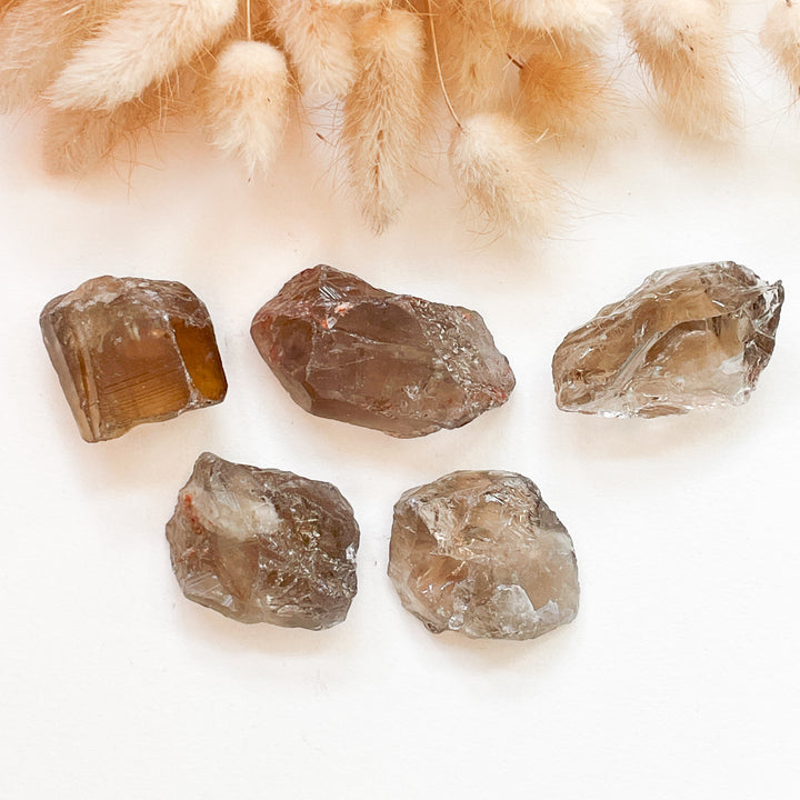 Rookkwarts bruine ruwe brok steen edelsteen mineraal