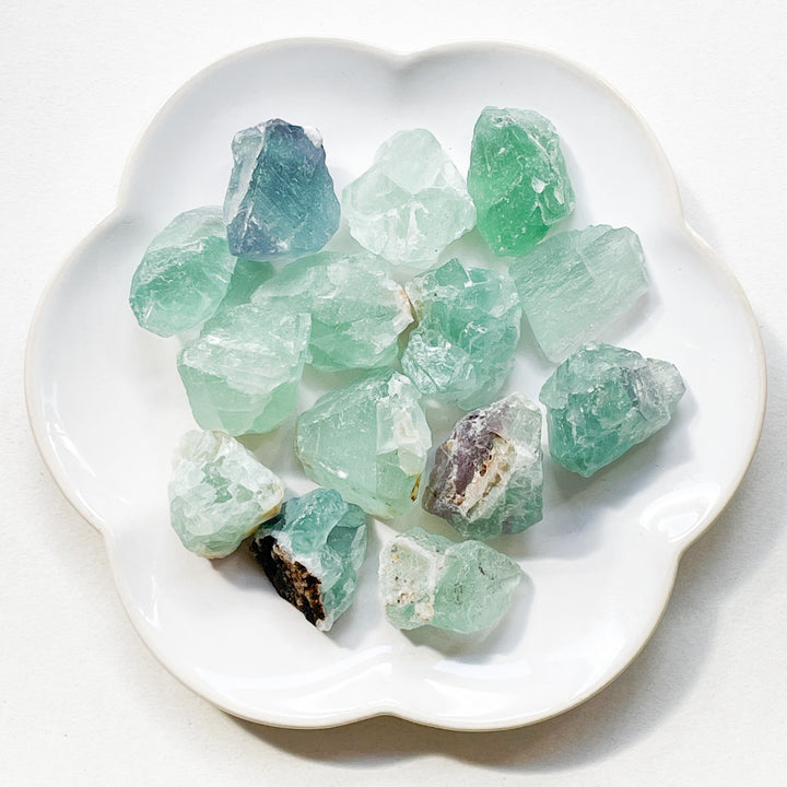 fluoriet regenboog ruwe steen brok edelstenen mineralen