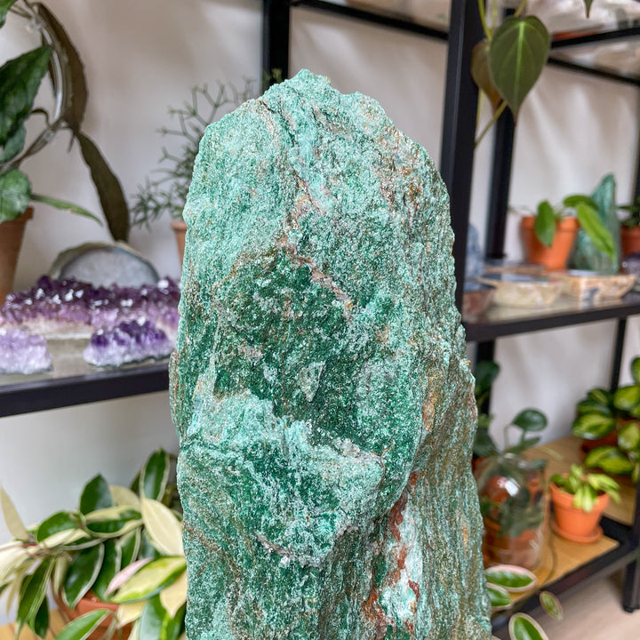 fuchsiet mica groene cluster ruwe steen pronkstuk statement piece interieur edelstenen mineralen