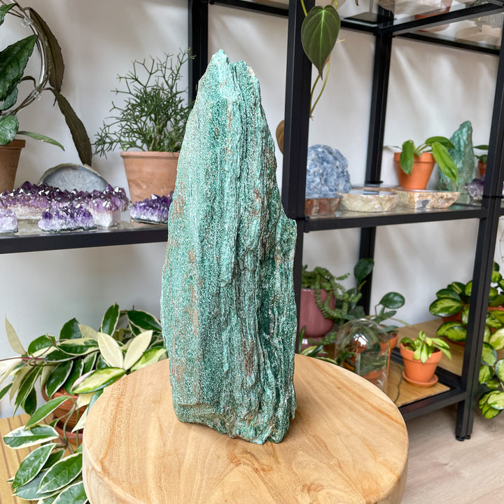 fuchsiet mica groene cluster ruwe steen pronkstuk statement piece interieur edelstenen mineralen