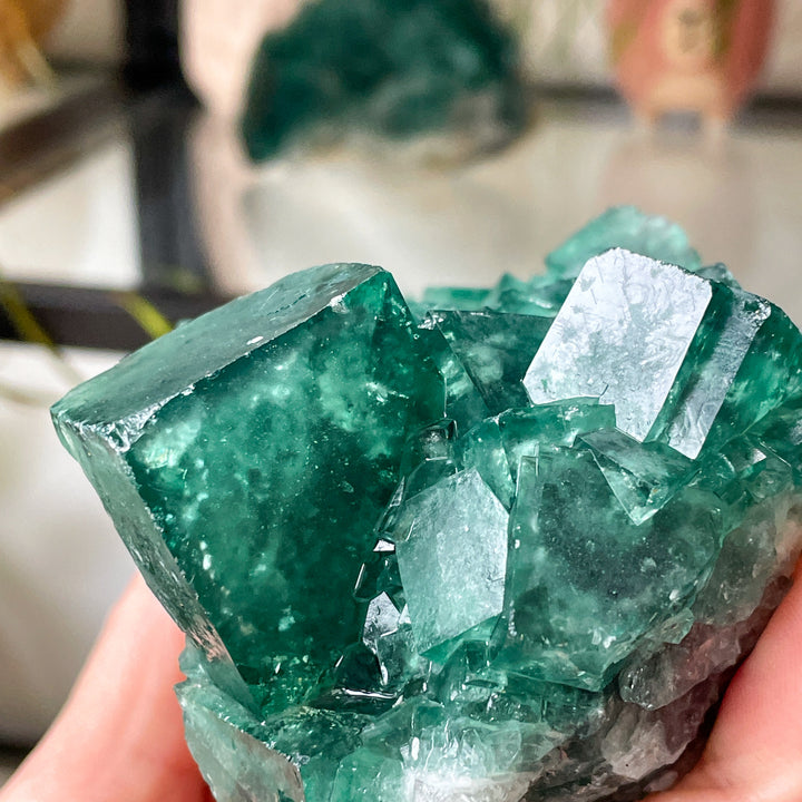 fluoriet groene cluster ruwe steen brok uv reactief mineralen