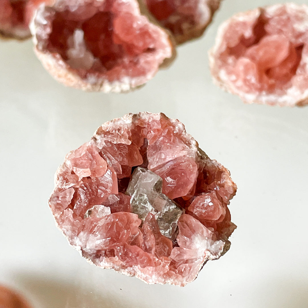 roze amethist patagonie ruwe steen brok edelsteen cluster mineralen