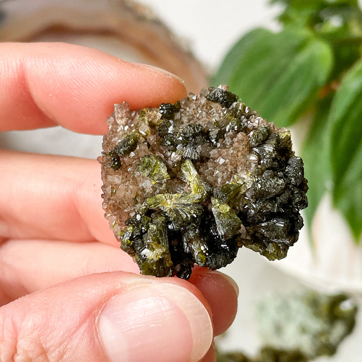 epidoot groene edelsteen mineralen ruwe steen cluster