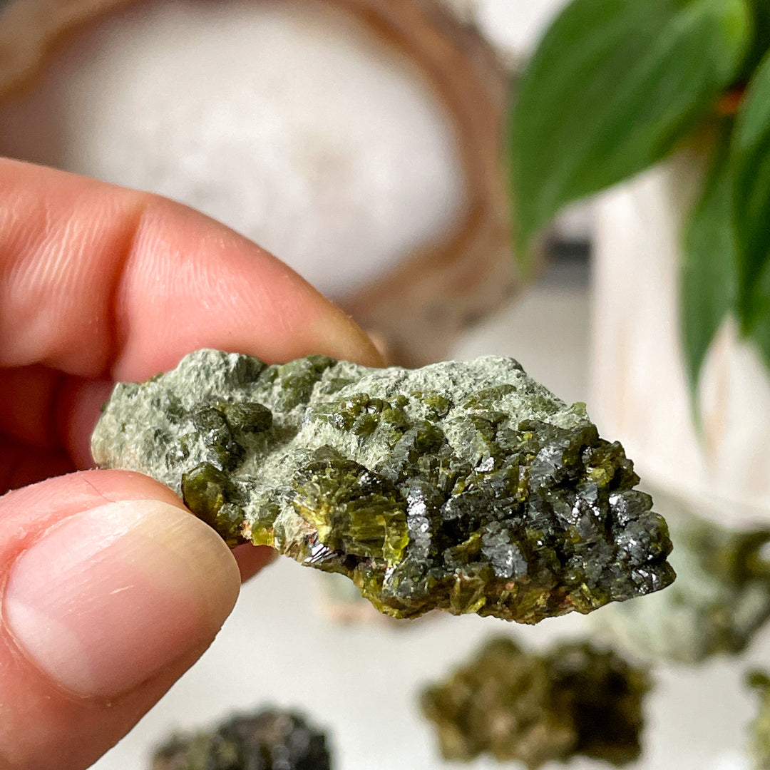 epidoot groene edelsteen mineralen ruwe steen cluster