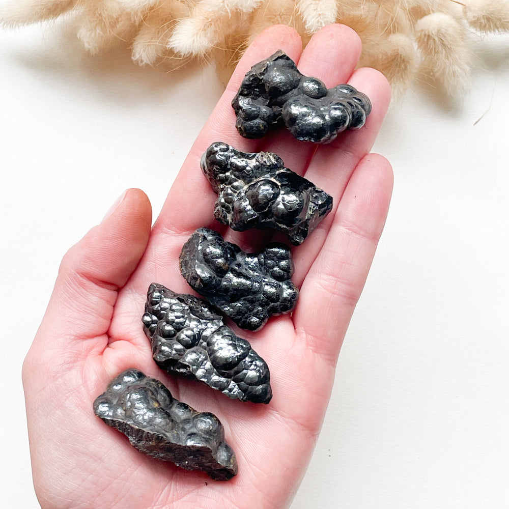 hematiet grijze ruwe steen/brok edelstenen edelsteen mineralen