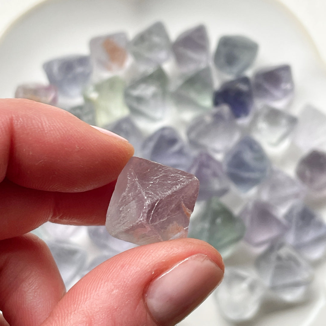 fluoriet octaeder ruwe steen brok edelsteen edelstenen kopen