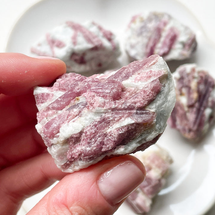 toermalijn roze ruwe steen brok edelstenen mineralen edelsteen kopen