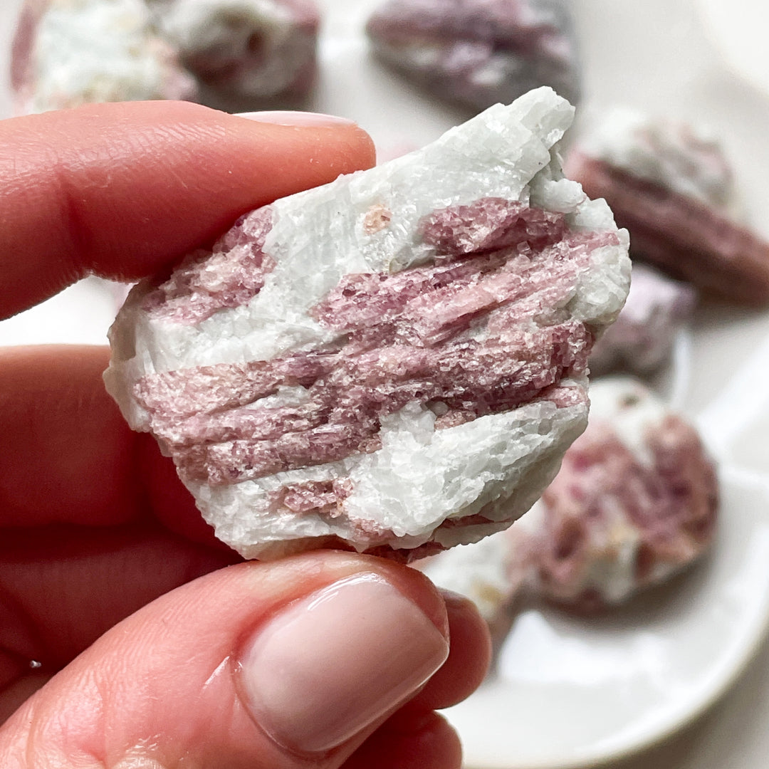 toermalijn roze ruwe steen brok edelstenen mineralen edelsteen kopen