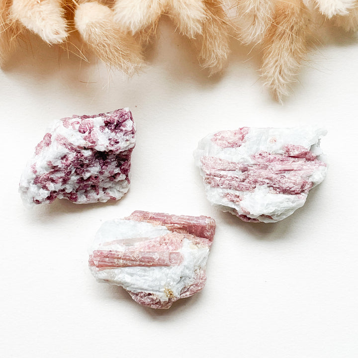 toermalijn roze ruwe steen brok edelstenen mineralen edelsteen kopen