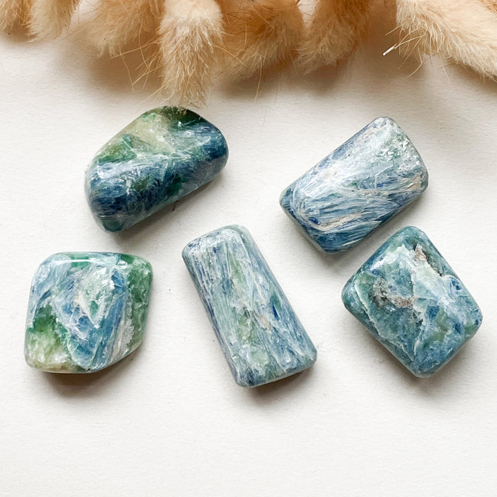 kyaniet blauwe edelsteen trommelsteen knuffelsteen