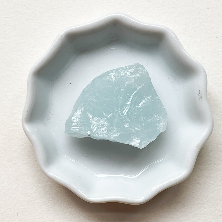 aquamarijn lichtblauw blauwe ruwe brok steen edelsteen 