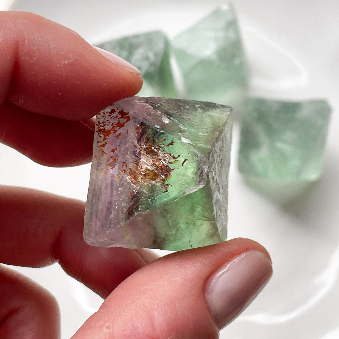 fluoriet octaeder ruwe steen brok edelsteen edelstenen kopen