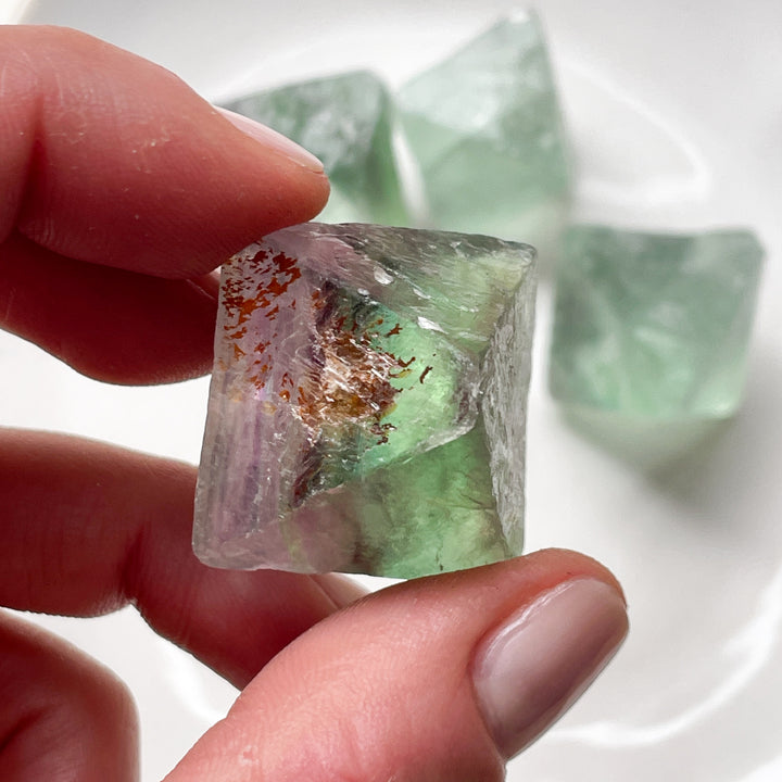 fluoriet octaeder ruwe steen brok edelsteen edelstenen kopen