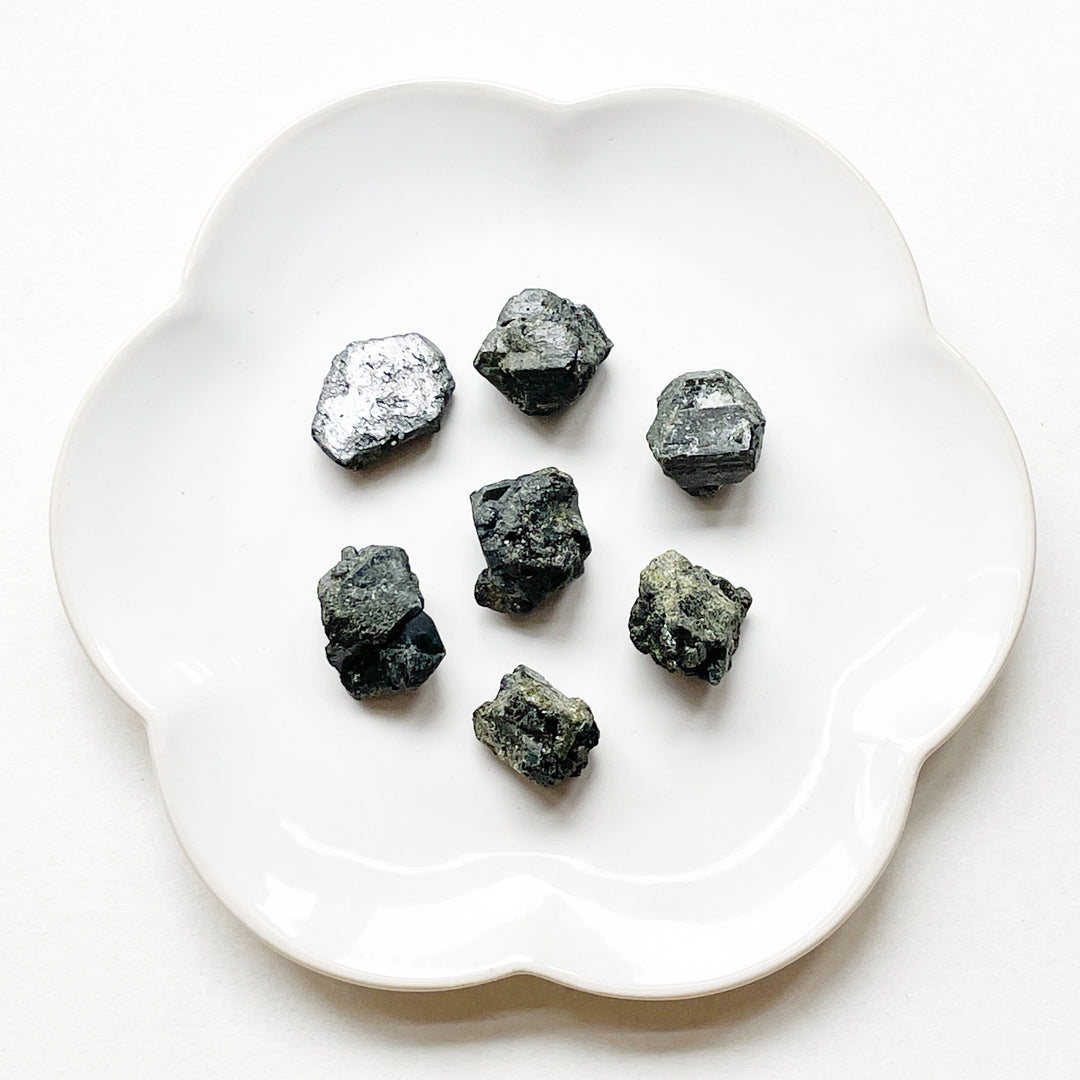 epidoot groene ruwe steen brok  edelsteen mineralen edelstenen kopen