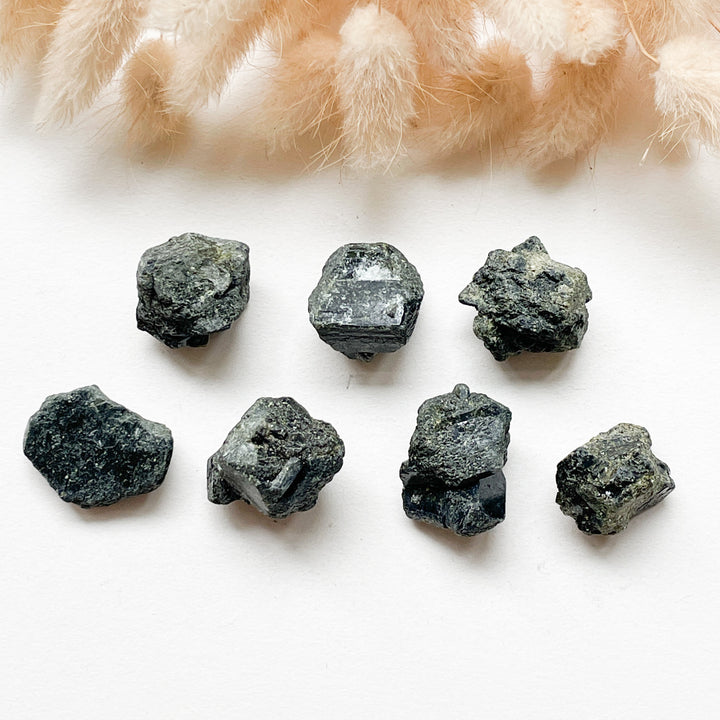 epidoot groene ruwe steen brok  edelsteen mineralen edelstenen kopen