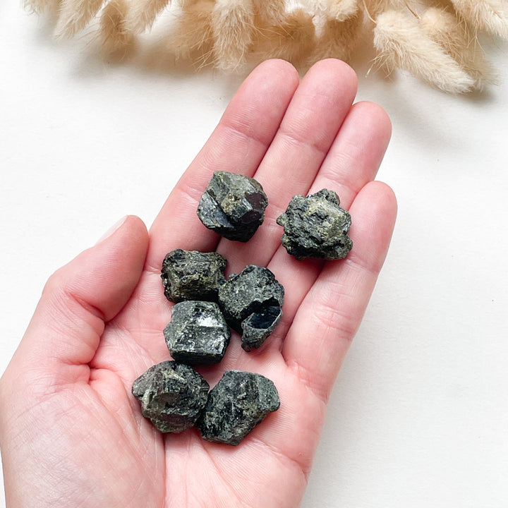 epidoot groene ruwe steen brok  edelsteen mineralen edelstenen kopen
