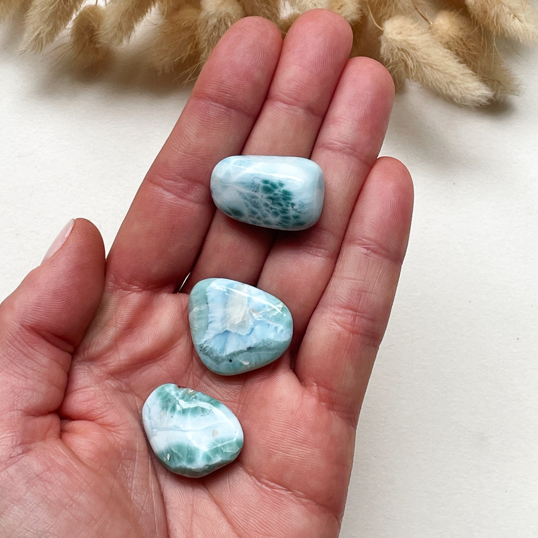 larimar gepolijste steen edelsteen knuffelsteen trommelsteen