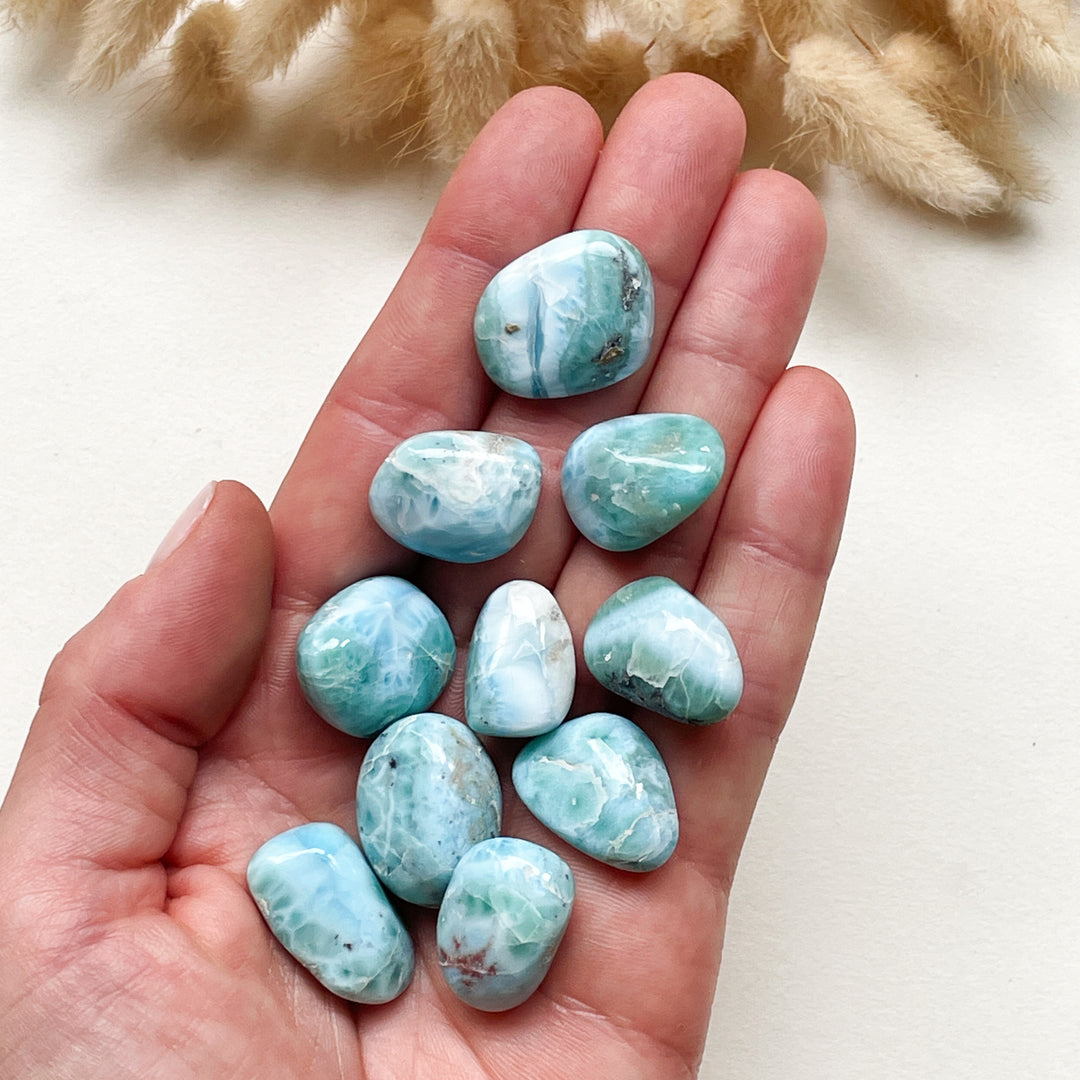 larimar gepolijste steen edelsteen knuffelsteen trommelsteen