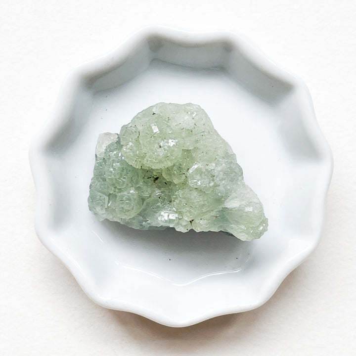 prehniet groene ruwe steen brok edelsteen edelstenen mineralen