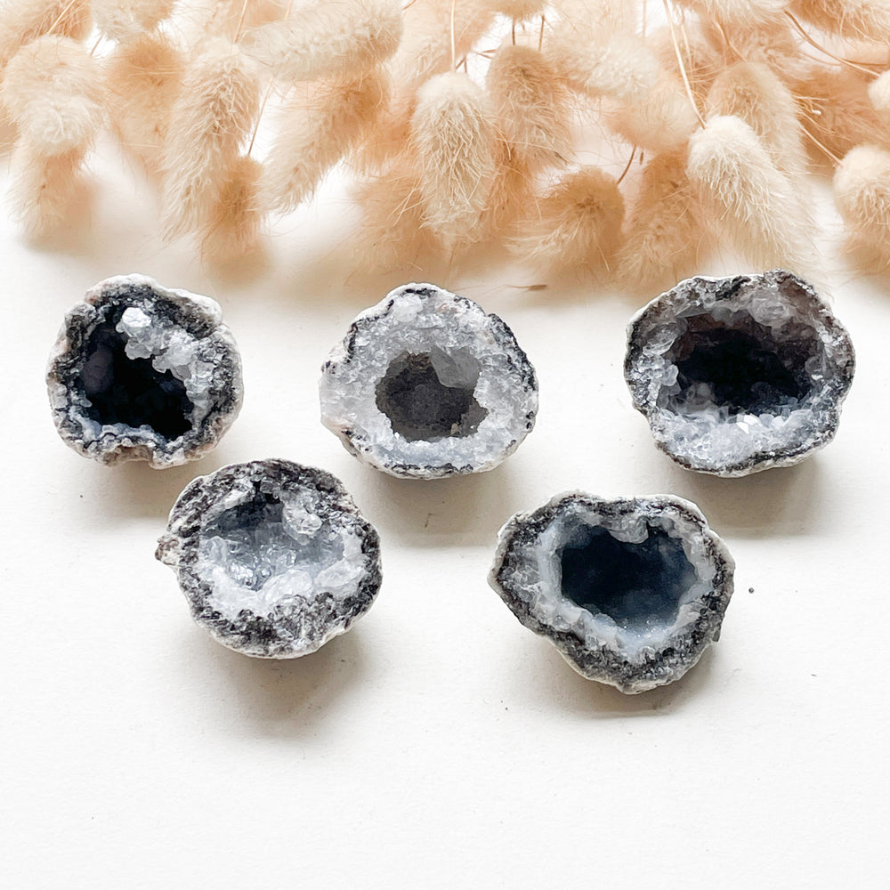 chalcedoon geode ruwe brok steen edelsteen 