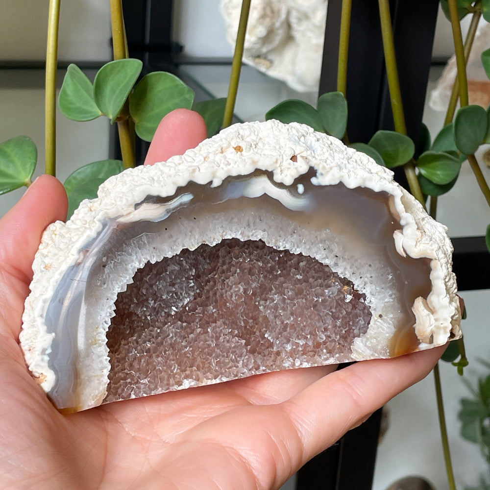 agaat geode staand edelsteen kristallen