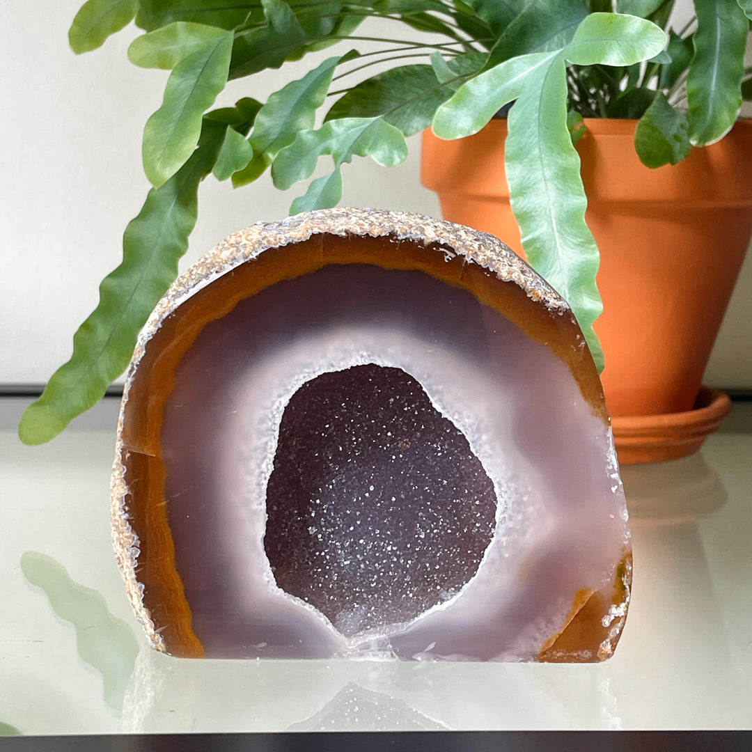 agaat geode staand kristallen edelsteen