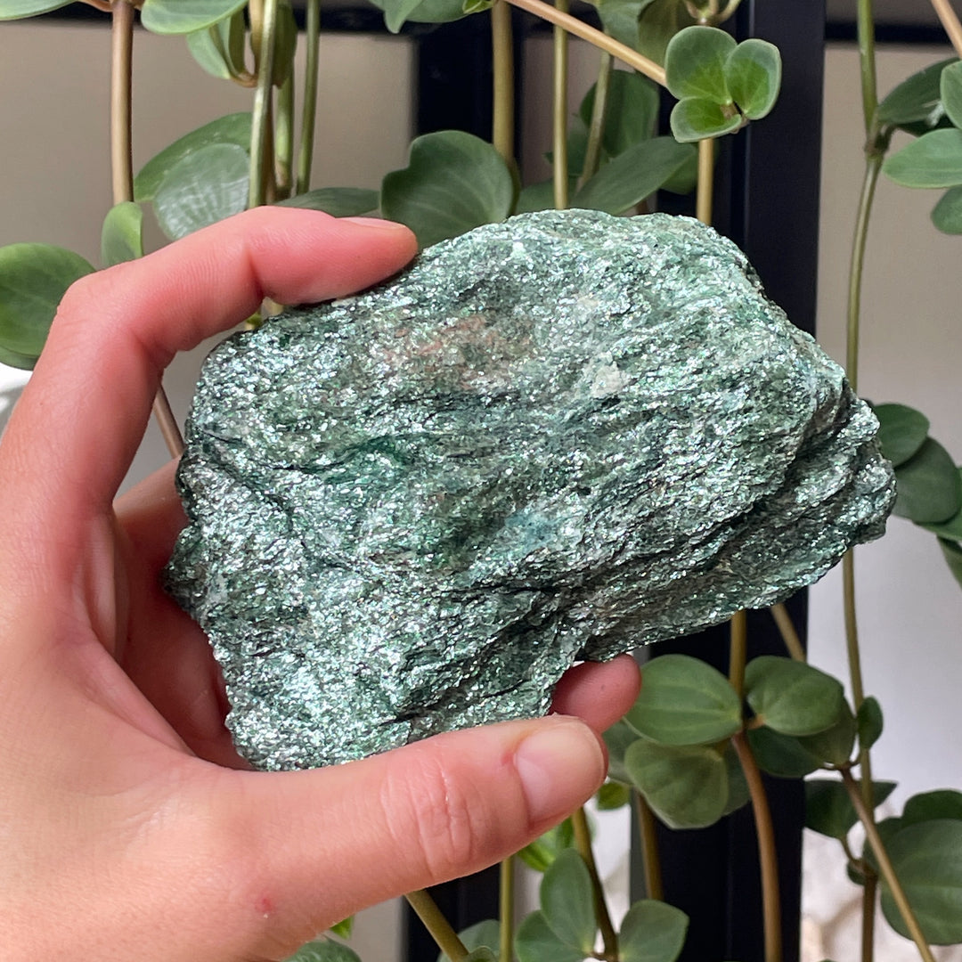 fuchsiet ruwe brok steen edelsteen 