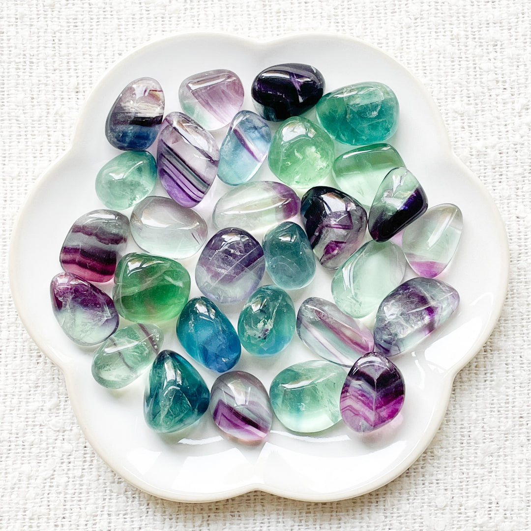 fluoriet regenboog knuffelsteen trommelsteen edelsteen