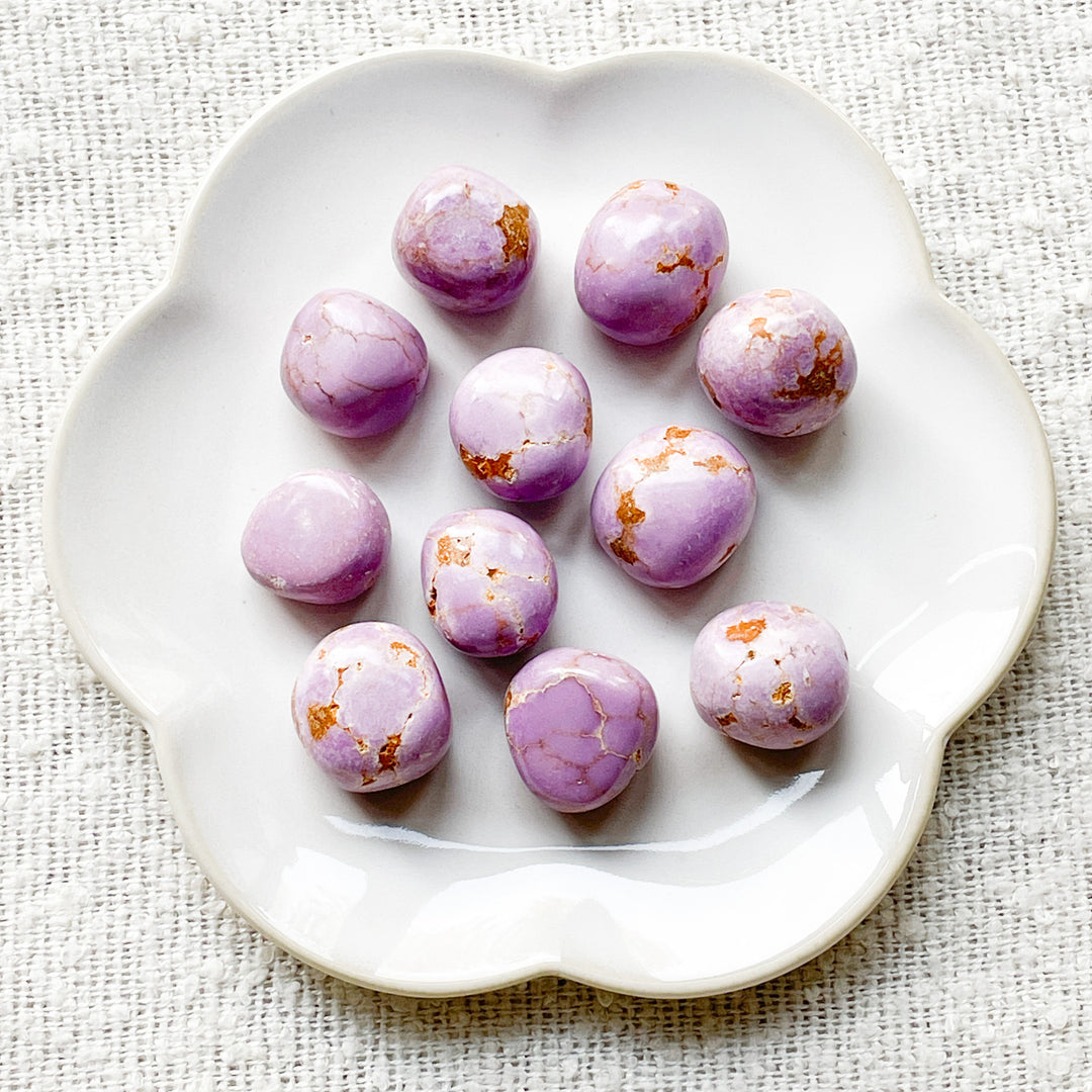 Phosphosideriet paarse lila knuffelsteen trommelsteen edelsteen